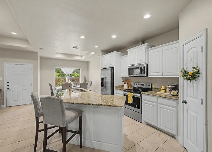 Custom 3br Near Dickies, Tcu & Stockyards