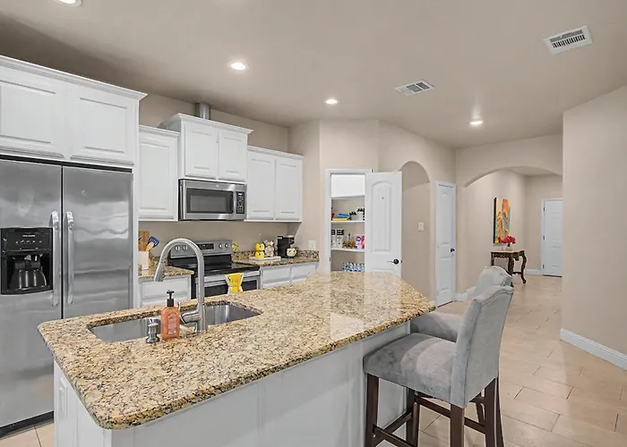 Custom 3br Near Dickies, Tcu & Stockyards *