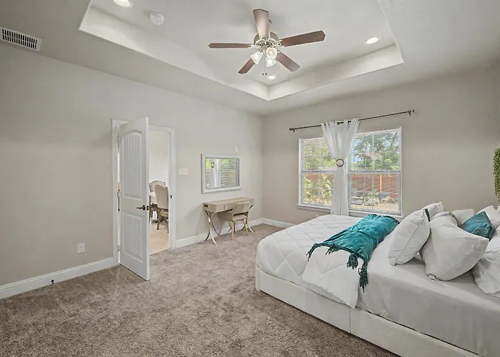 Custom 3br Near Dickies, Tcu & Stockyards Fort Worth