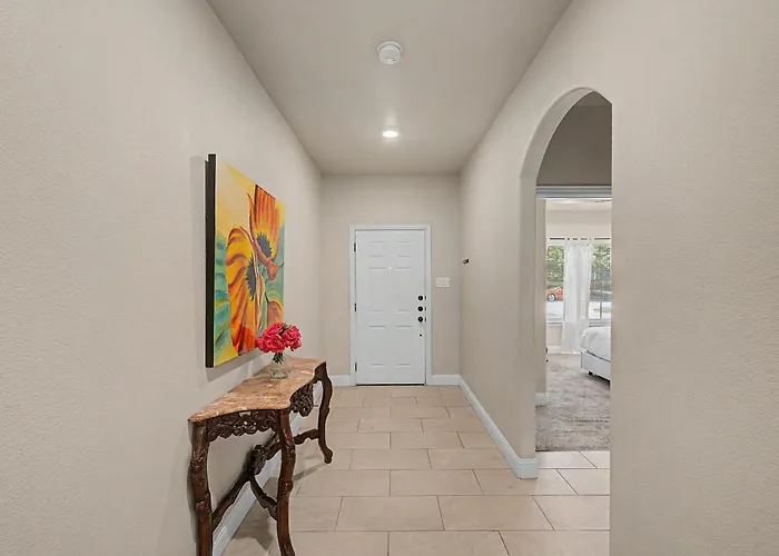 Custom 3br Near Dickies, Tcu & Stockyards *